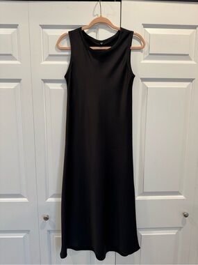 uniqlo black linen dress I Just Tried On the 35 Linen Dress Londoners AdoreI'm Obsessed